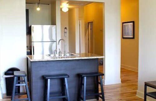 Old Town Apartamento | LOFT con vista a la Plaza de la Ciudad Vieja * Camina a todo en Old Town Fort Collins