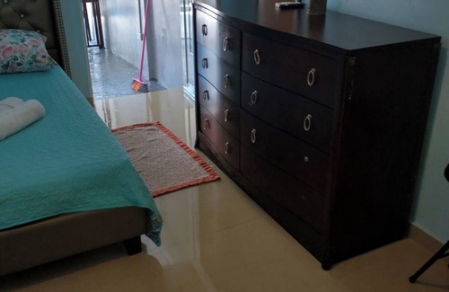 Hato Rey Central Apartamento | Loft -Private Toilet & Shared Shower-5 Beds
