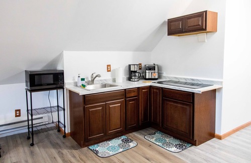 Livingston Manor Apartamento | Loft style apartment close to activities and restaurants