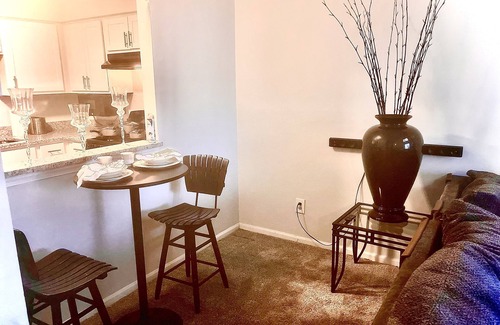 Clarkston Apartamento | loft style unit... perfect for a relaxing getaway,15 min from shopping and more!