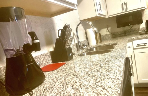 Clarkston Apartamento | loft style unit... perfect for a relaxing getaway,15 min from shopping and more!