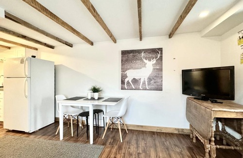 Boischatel Apartamento | Loft The Montcalm \ 2 min Falls \ Free Parking