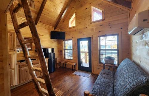 Scio Casa | Lofted Cabin Wonderful for Outdoor Adventures in Ohio