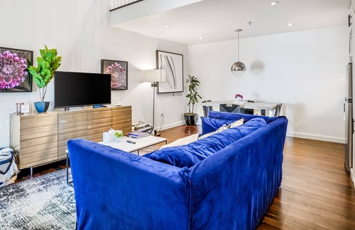 Irish Channel Apartamento | Lofted Downtown Gem W/ Shared hot tub, Steam Rooms, Sun Deck, & Tea Garden!