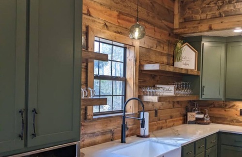 Broken Bow Apartamento | Lofted Pines Hot Tub Foosball Air Hockey