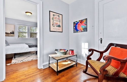 Congress Park Apartamento | Loftium | Bright Guest Suite In Congress Park!
