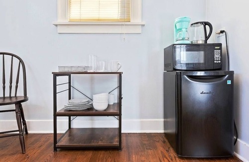 Congress Park Apartamento | Loftium | Bright Guest Suite In Congress Park!