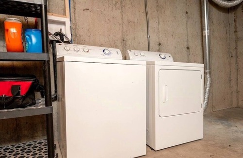 Northglenn Apartamento | Loftium | Convenient & Stylish 2BR Guest Suite!