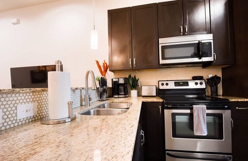 Midtown Casa | LOFTS AT 30TH - COUNTRY BEAU - 6 MINS TO BROADWAY