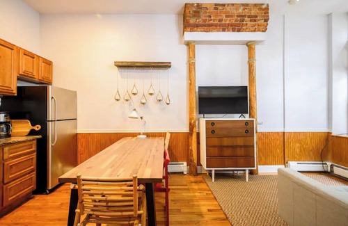 Historic Downtown Apartamento | Lofty and Light, Best of Jersey City