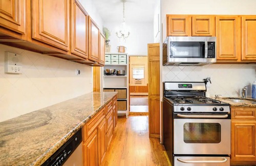 Historic Downtown Apartamento | Lofty and Light, Best of Jersey City