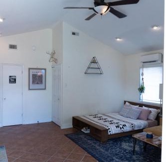 Pine Castle Casa | Lofty Dreams B&B, studio near Disney & Universal