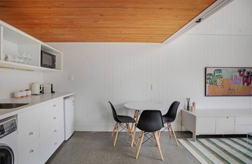 Freemans Bay Casa | Lofty Haven in Ponsonby with Parking