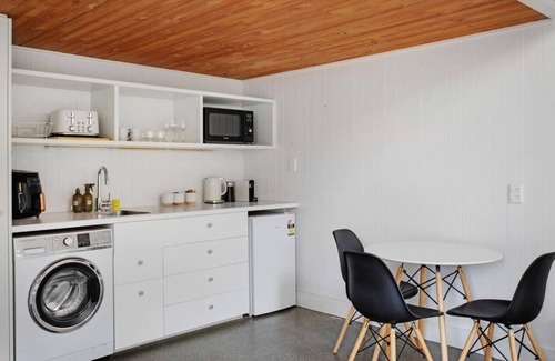 Freemans Bay Casa | Lofty Haven in Ponsonby with Parking
