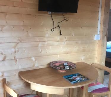 High Ercall Apartamento | Log Cabin in Tiny Village