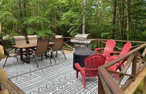 Bristol Cabina | Log Cabin 1.6 Miles from Newfound Lake! Pet Friendly! Sleeps up to 10