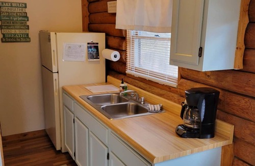 Schnellville Casa | Log Cabin 10 at Osborn Boat Ramp on Patoka Lake