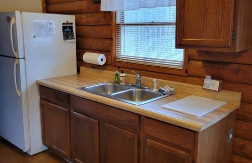 Schnellville Casa | Log Cabin 12 with Hot Tub at Osborn Boat Ramp on Patoka Lake