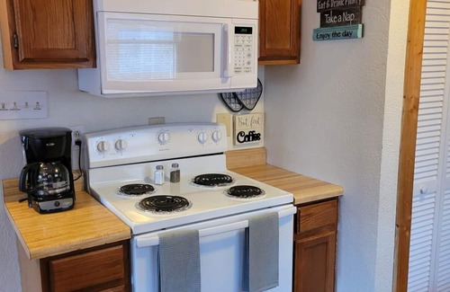 Schnellville Casa | Log Cabin 12 with Hot Tub at Osborn Boat Ramp on Patoka Lake