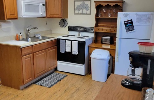 Schnellville Casa | Log Cabin 12 with Hot Tub at Osborn Boat Ramp on Patoka Lake