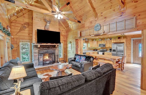 White Haven Cabina | 5Bd 3BA 2650sf cabina Bañera de hidromasaje Bar Mesa de billar TV Fire Pit ski paintball casino