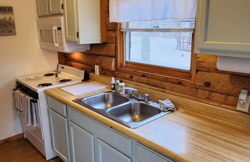 Schnellville Casa | Log Cabin 4 at Osborn Boat Ramp on Patoka Lake