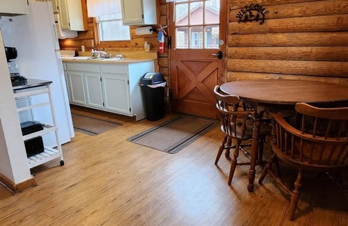 Schnellville Casa | Log Cabin 4 at Osborn Boat Ramp on Patoka Lake