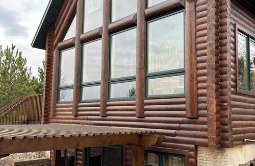 Danbury Cabina | Log Cabin 4-bedroom on water with dock, sand beach with AC, WiFi in Webster