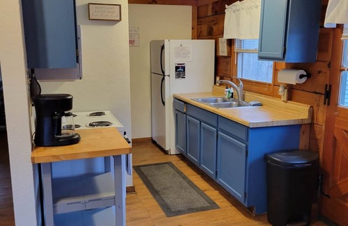 Schnellville Casa | Log Cabin 5 at Osborn Boat Ramp on Patoka Lake
