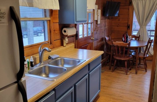 Schnellville Casa | Log Cabin 5 at Osborn Boat Ramp on Patoka Lake