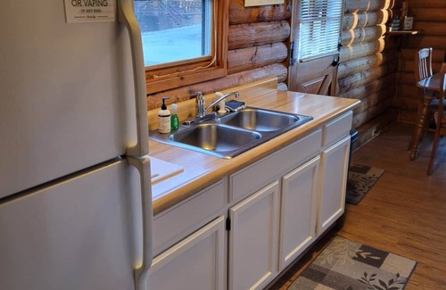 Schnellville Casa | Log Cabin 8 with Hot Tub at Osborn Boat Ramp on Patoka Lake