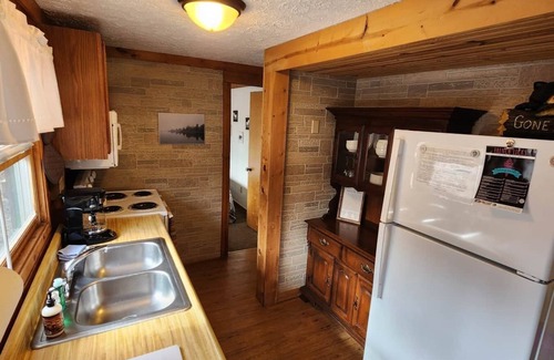 Schnellville Casa | Log Cabin 9 at Osborn Boat Ramp on Patoka Lake