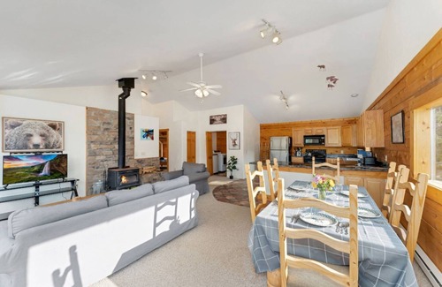Saint Mary's Casa | Log Cabin at St Mary's with Incredible Views