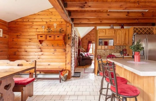 Oliverea Cabina | Log Cabin at the Goat Sanctuary