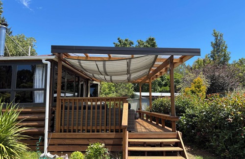 Hatepe Cabina | Log Cabin at the Lake Enjoy the peaceful idyllic lakeside settlement of Hatepe.