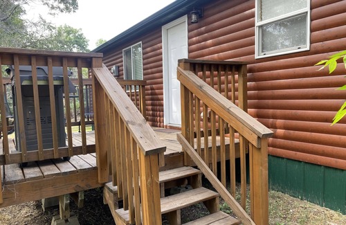 Grassy Butte Cabina | Log Cabin by ND Badlands