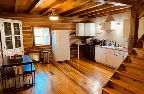 Cane Valley Cabina | Log Cabin by the lake