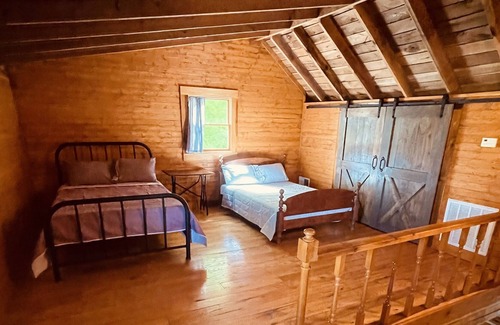 Cane Valley Cabina | Log Cabin by the lake