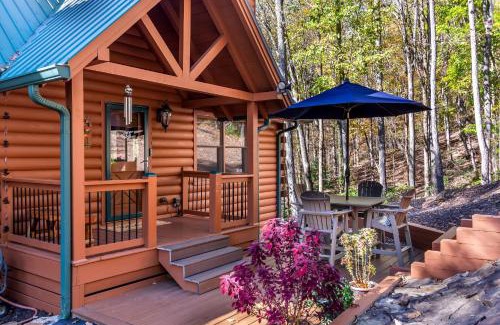 Dahlonega Casa | Log Cabin & Carriage House, Lake, Wineries, Hiking