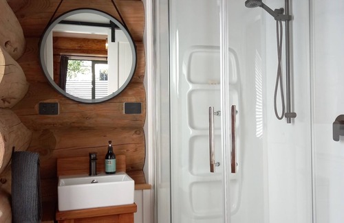 Twizel Cabina | Log Cabin - Cosy and comfortable.