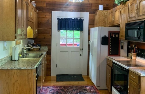 Ten Mile Cabina | Log Cabin/Cottage on Watts Bar Lake