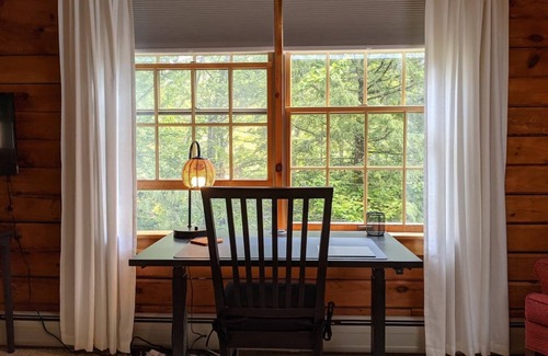 Stratton and Bromley Ski Areas Cabina | Log Cabin Escape Close to Skiing & Shops