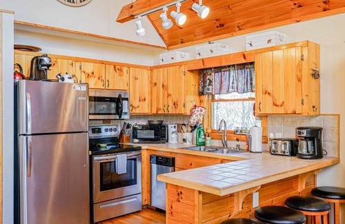 Piney Creek Cabina | Log Cabin, Fireplace, Large Deck, Close to New River