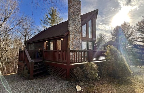 Piney Creek Cabina | Log Cabin, Fireplace, Large Deck, Close to New River