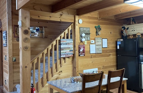 Gatlinburg - Pigeon Forge Cabina | Entrar escapada cabaña en las montañas.
