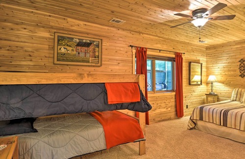 Indian Lake Cabina | Log Cabin Getaway on Double Lot at Indian Lake!