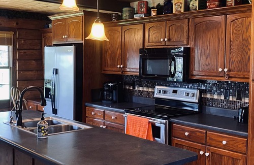 Shipshewana Casa | Log Cabin Haus in Amish Country Shipshewana, Indiana