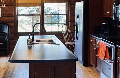 Shipshewana Casa | Log Cabin Haus in Amish Country Shipshewana, Indiana