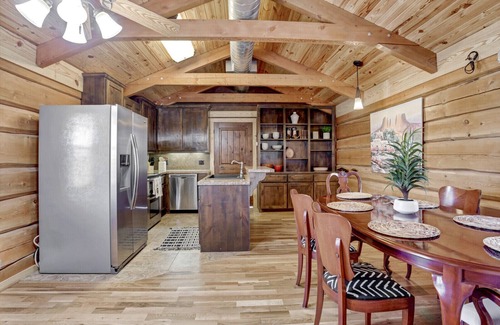 Kingsland Casa | Log Cabin Home w/ Lake Access and Private Boat Ramp!