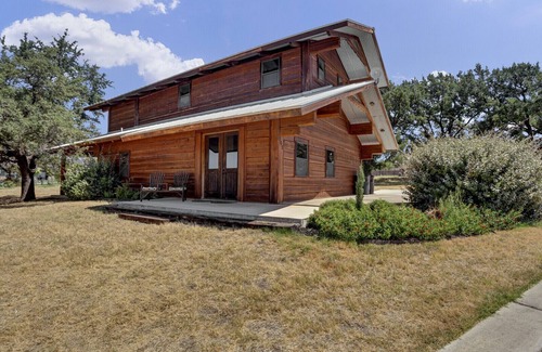 Kingsland Casa | Log Cabin Home w/ Lake Access and Private Boat Ramp!